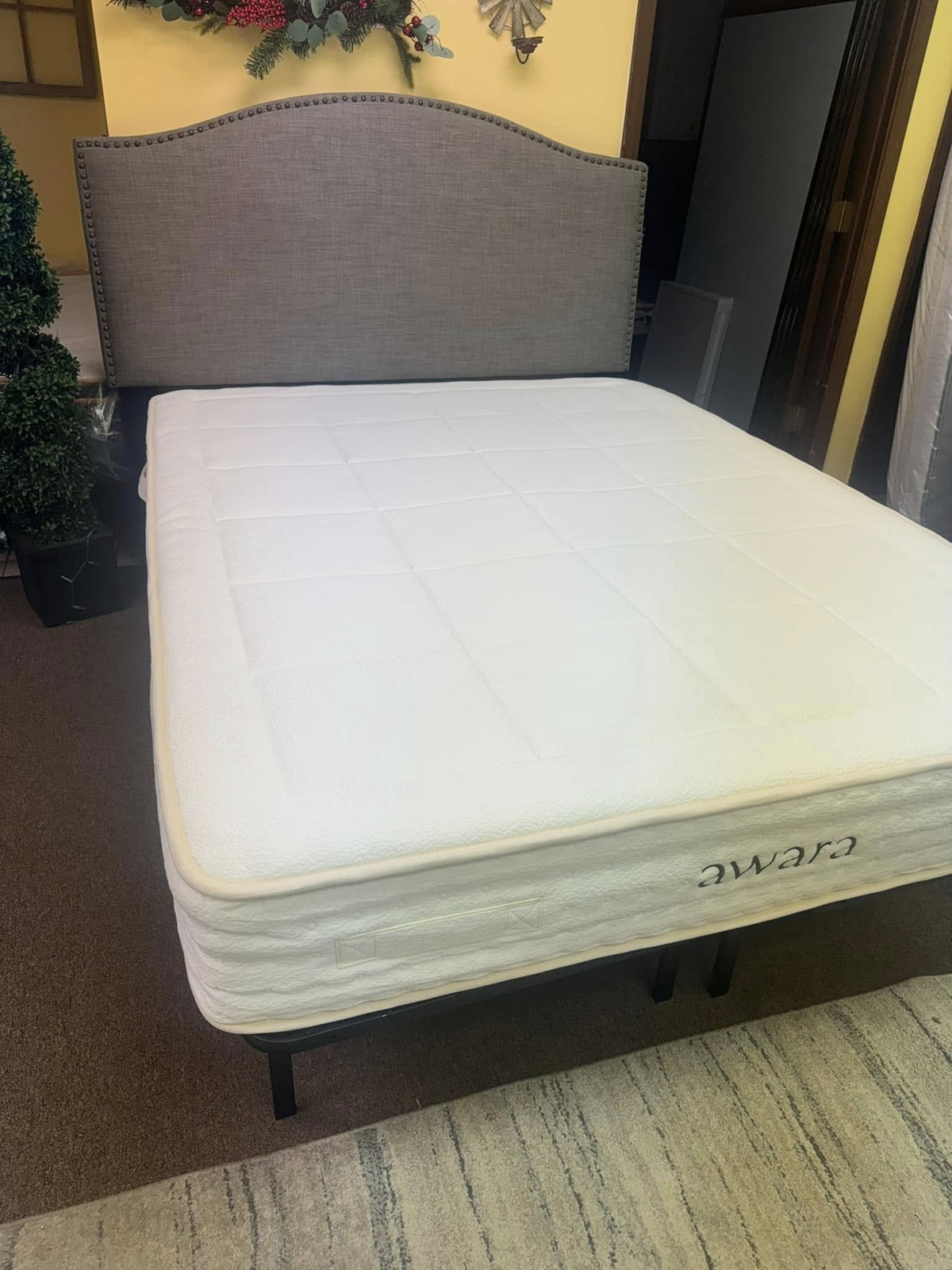 Awara Natural Luxury Hybrid Queen mattress
