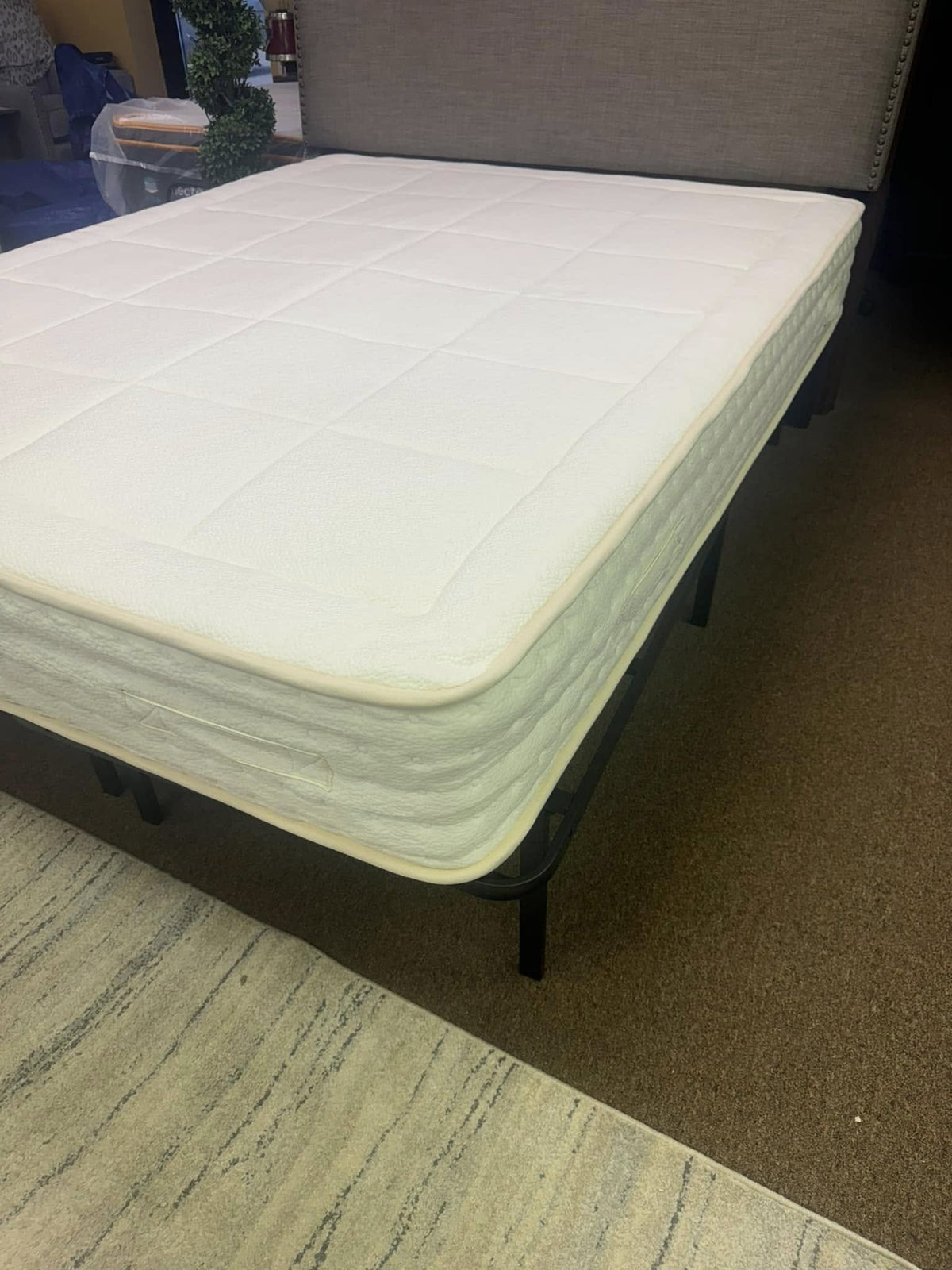 Awara Natural Luxury Hybrid Queen mattress