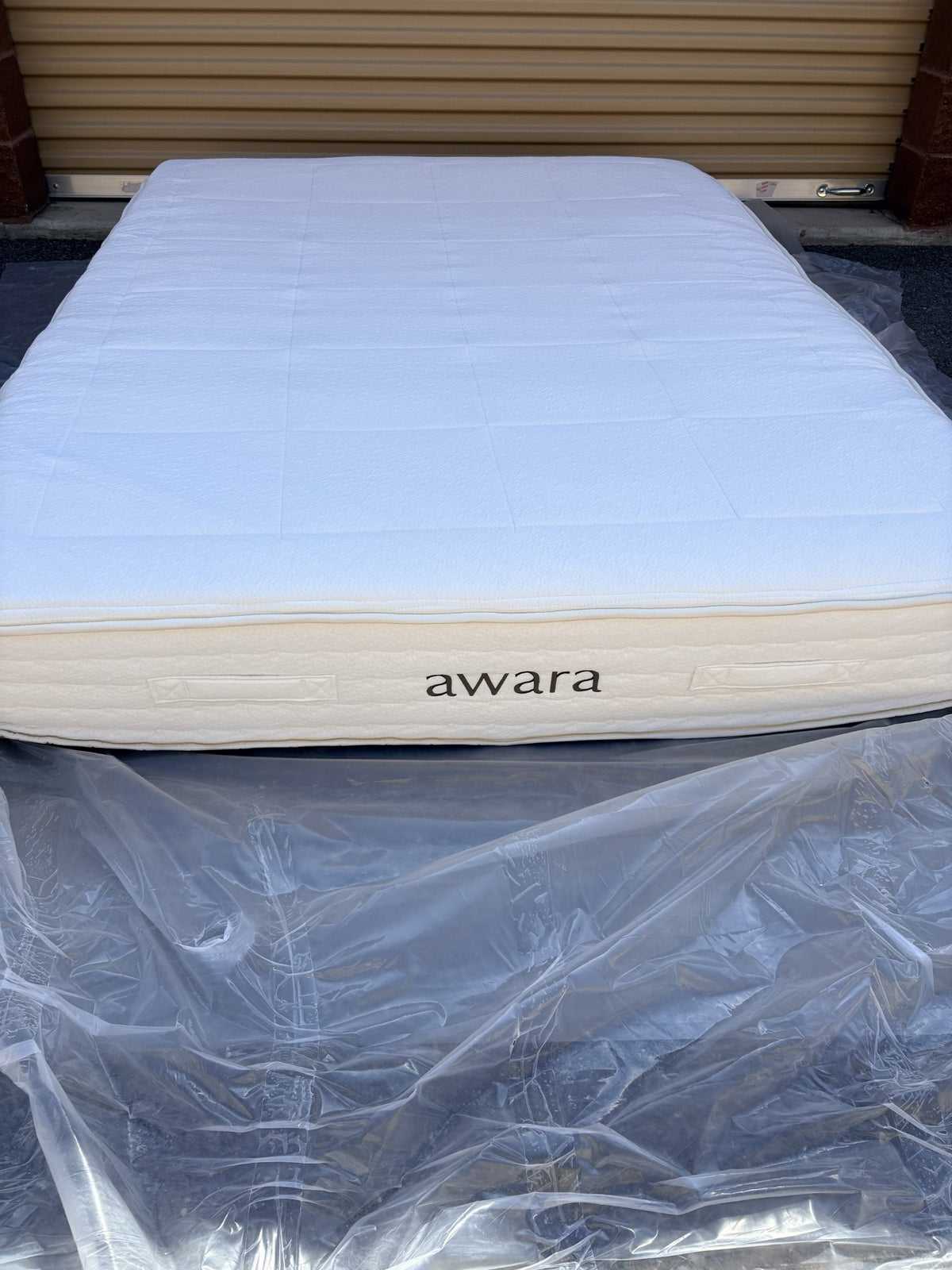 Awara Natural Luxury Hybrid Queen mattress