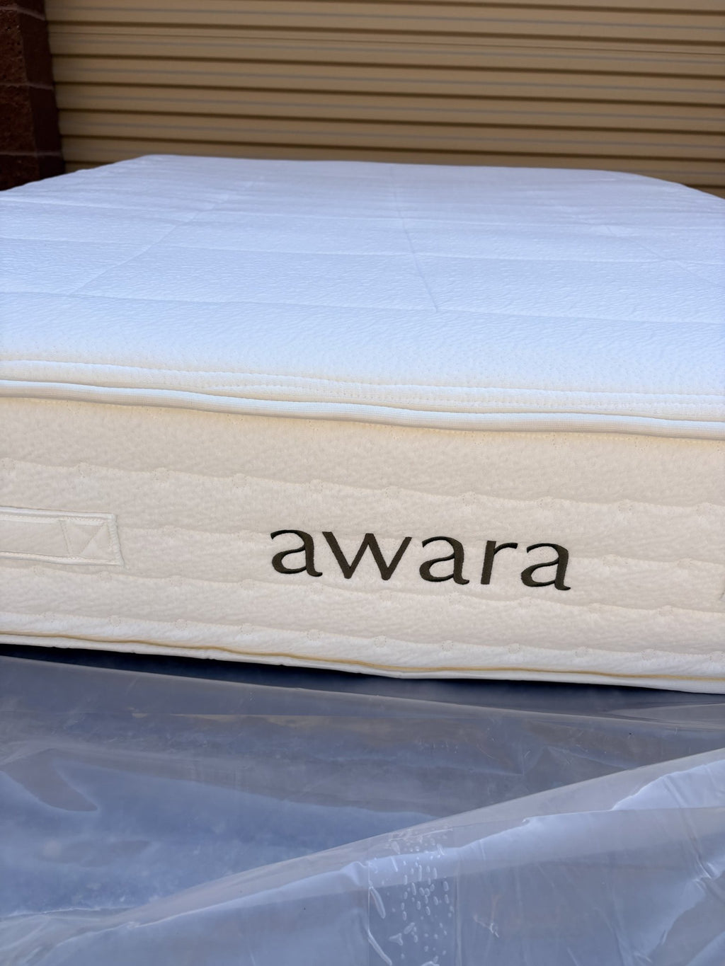 Awara Natural Luxury Hybrid Queen mattress