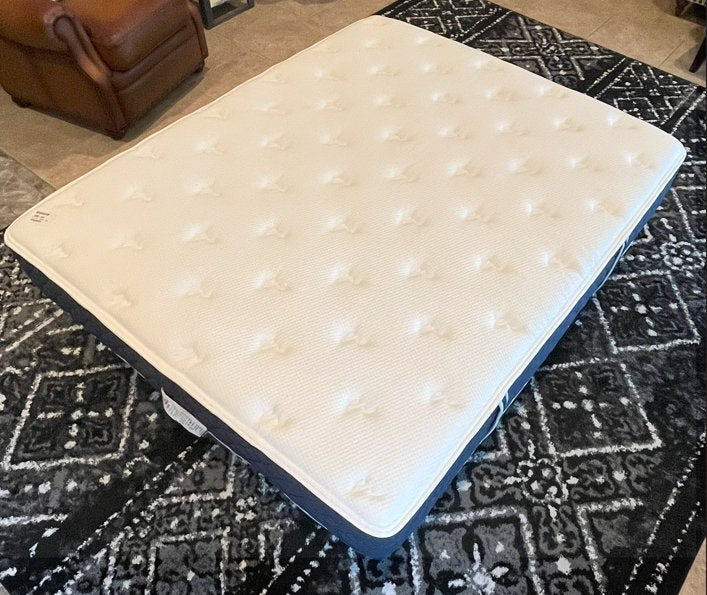 Brooklyn Bedding Signature Hybrid Queen, angle