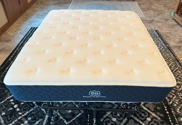 Brooklyn Bedding Signature Hybrid Queen, top