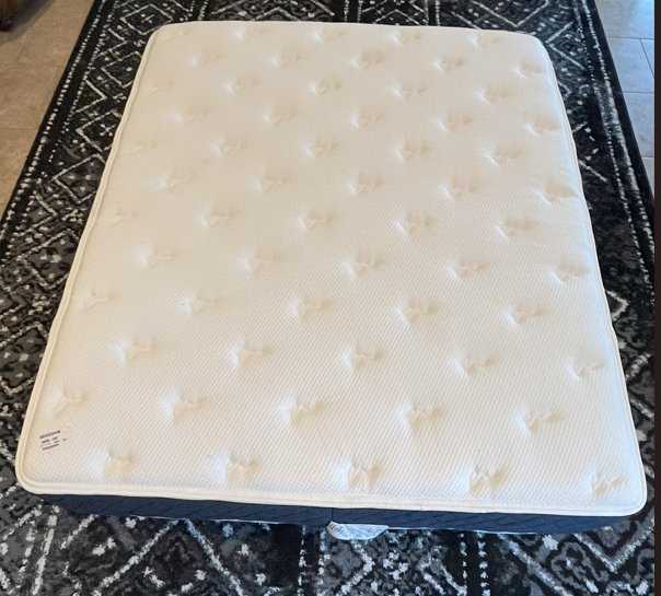 Brooklyn Bedding Signature Hybrid Queen, top view