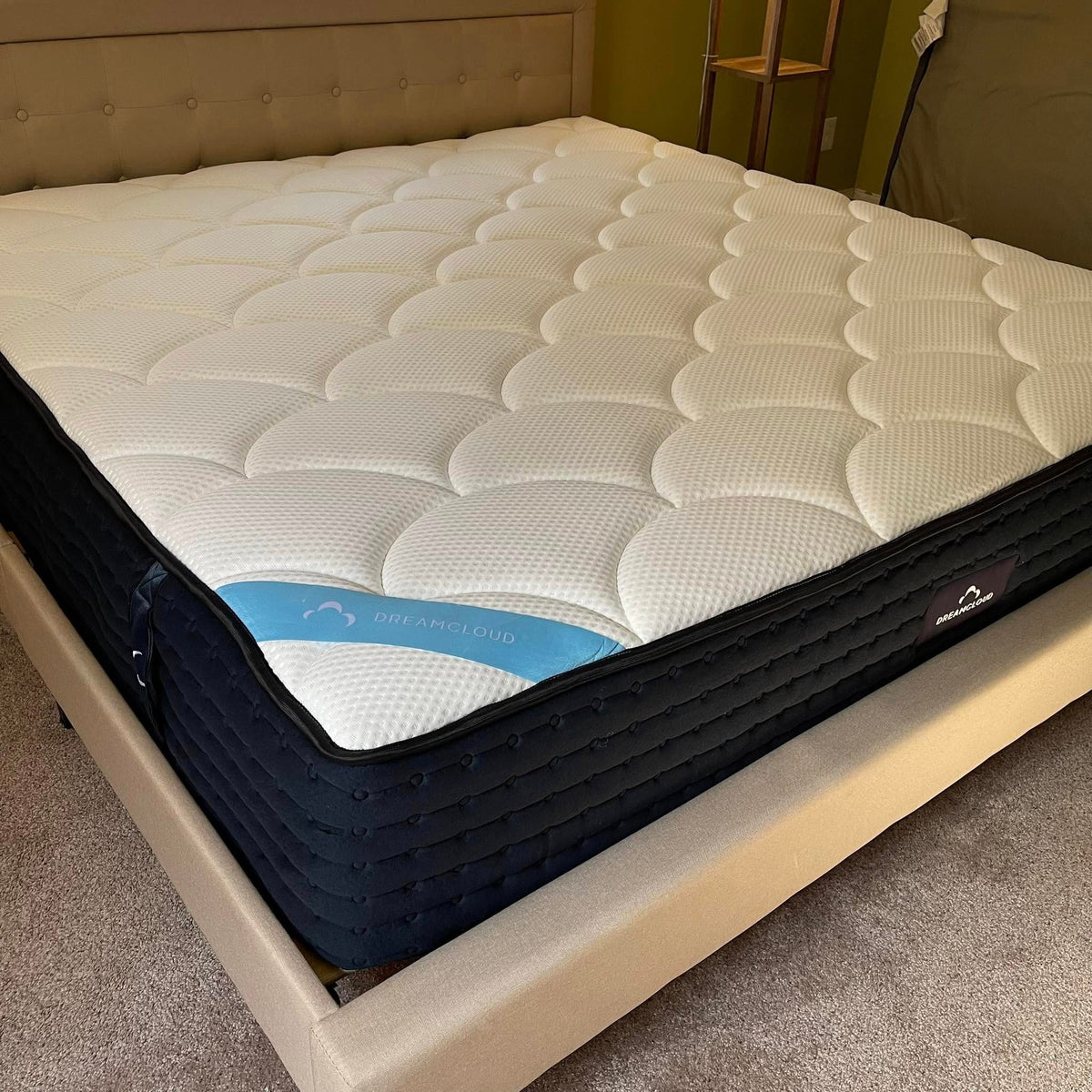 DreamCloud Premier King, corner detail