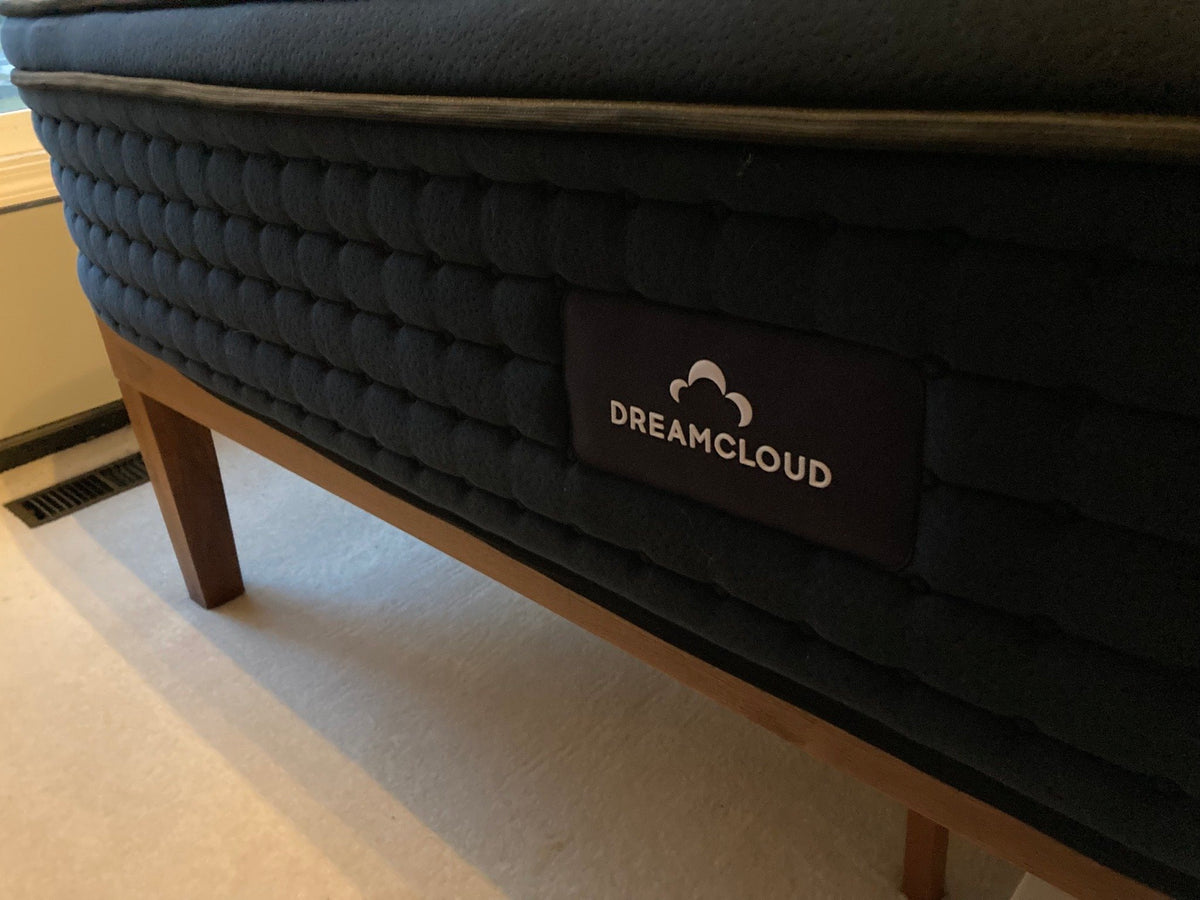 DreamCloud logo detail