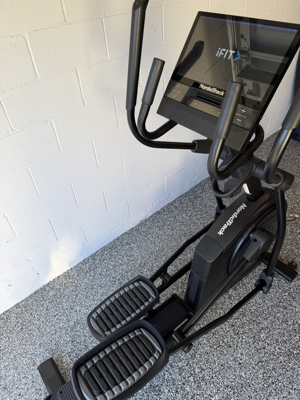NordicTrack AirGlide 16 Elliptical, console angle
