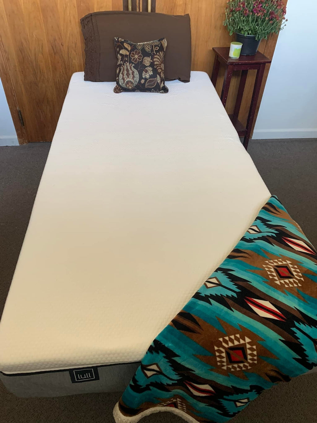 Lull Original Twin mattress with pillows