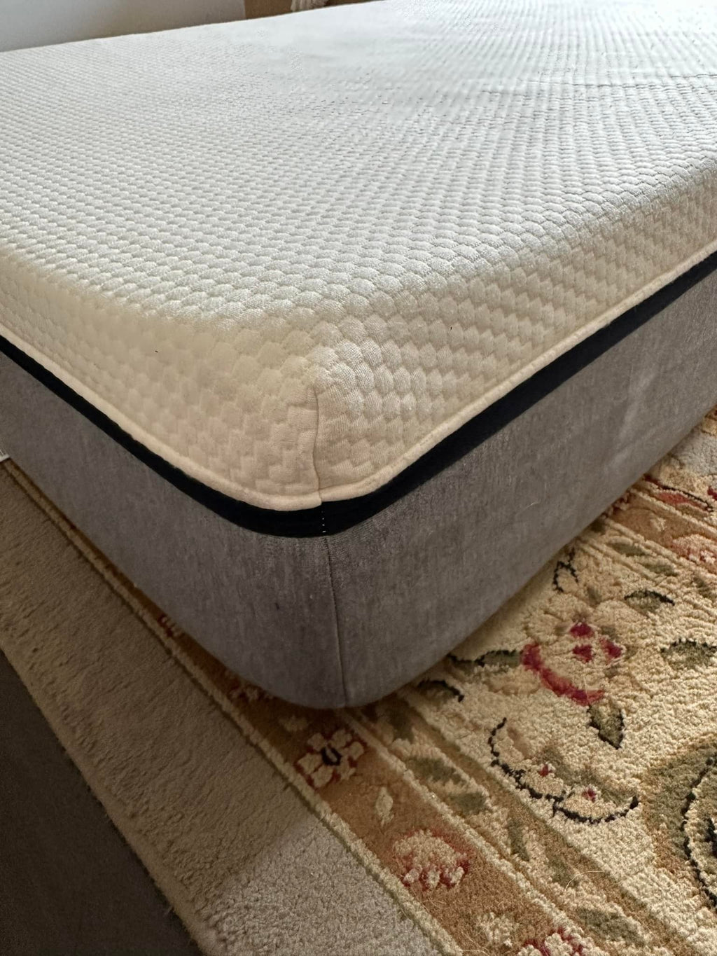 Lull Original Twin mattress, corner detail